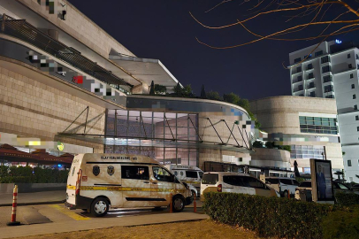 AVM'deki kuyumcudan 3 kilogram altın ve 100 bin TL çalarak kaçtı