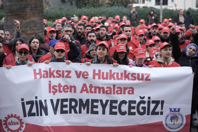 İzmir Büyükşehir Belediyesinde ücretsiz izne çıkarılan 158 işçi için başlatılan eylem sürüyor