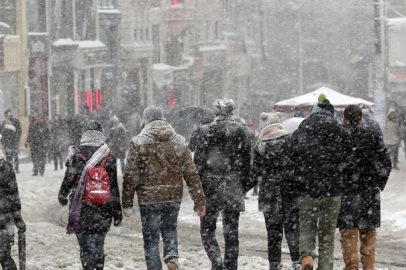 Soğuk hava dalgası geliyor! Sıcaklıklar 12 derece birden düşecek, kar kapıda... Yeni Haftada yar yağışı başlıyor: İstanbul ve Ankara için uyarı!
