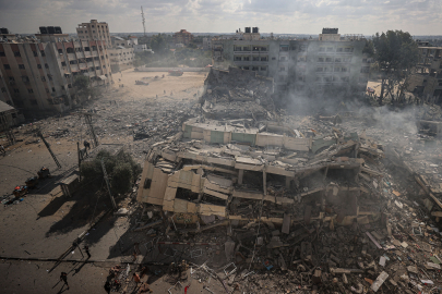 Gazze'de enkaz altında kaybolan binlerce insan aranıyor