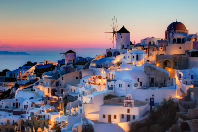 Santorini’de art arda depremler: OHAL ilan edildi