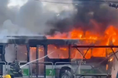 Bir kaza daha! Uçak kalabalığın üzerine düştü