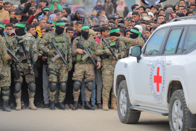 Lapid'den, Netanyahu'ya tepki: Sürece zarar veriyor