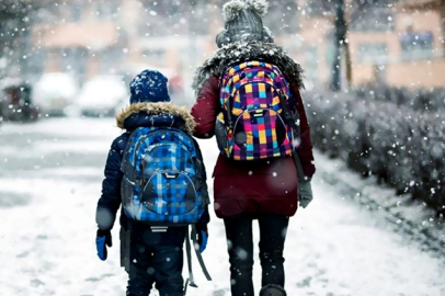 Yoğun kar yağışı nedeniyle dört ilde okullar tatil edildi