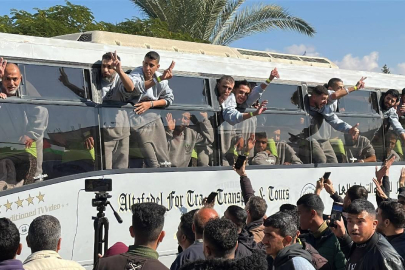 İşgalci İsrail'den serbest bırakılan Filistinli esirler hastaneye kaldırıldı