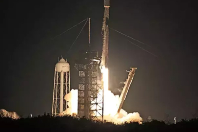 Güneş görmeyen kraterleri araştırmak için Ay'a araç fırlatıldı