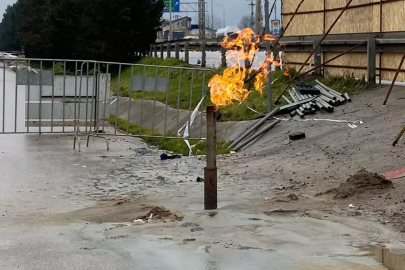 Bir ilde 'gaz' paniği! Aynı noktada ikinci kez ortaya çıktı: Saatlerdir yanıyor!