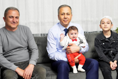 Bakan Yerlikaya, sahipsiz köpeklerin saldırdığı Tunahan Yılmaz'ı ziyaret etti