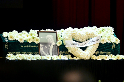 Edip Akbayram son yolculuğuna uğurlandı