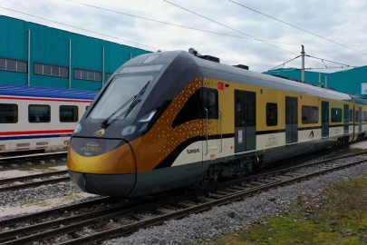 Bakan Uraloğlu duyurdu: Milli Banliyö Treni'nin ilk seti üretildi