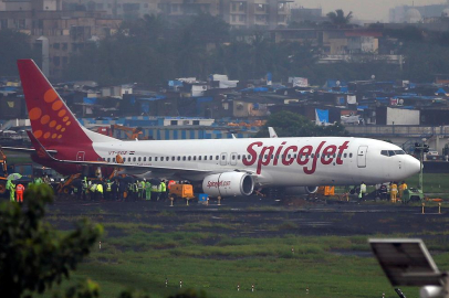 Hindistan-ABD seferini yapan yolcu uçağı bomba ihbarı nedeniyle Mumbai'ye döndü