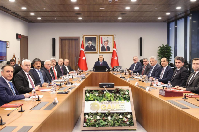 Bakan Yerlikaya: Sahipsiz hayvan konusunu el birliğiyle çözeceğiz