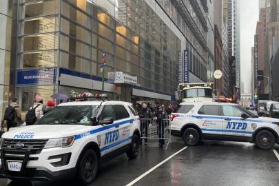 New York’ta bir kişi Times Meydanı'nda ateşe verildi