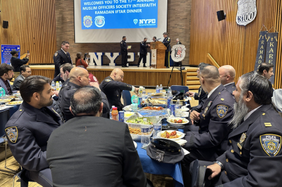 Müslüman polisler iftar programı düzenledi