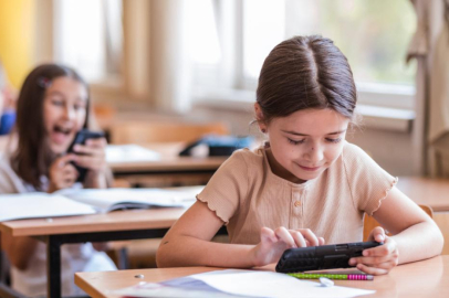 Öğrenciler dijital cihazları olmadan bir gün geçirmekte zorlanıyor