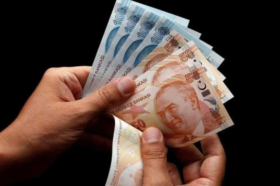 Memur emeklilerinin aylık ve ikramiyeleri hesaplara yatırıldı