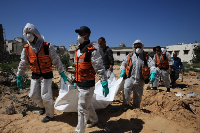 Katil İsrail, Gazze'de 15 sağlık çalışanını infaz eden askerlerin yargılanmasının önünü kapattı