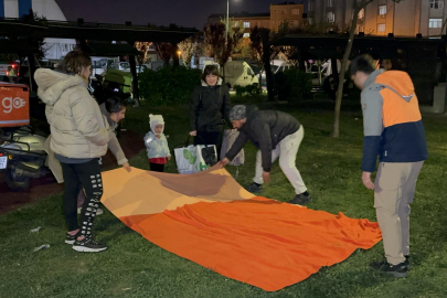 İstanbul'da bazı vatandaşlar geceyi de dışarıda geçiriyor