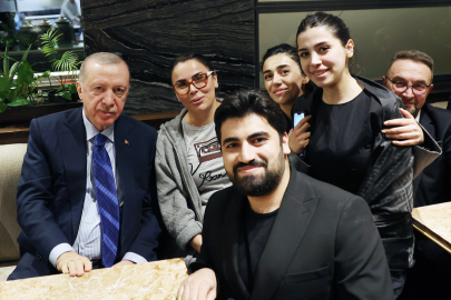 Ankara'da sürpriz ziyaret! Cumhurbaşkanı Erdoğan, kafede vatandaşlarla sohbet etti