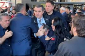 Özgür Özel’e yumruklu saldırı düzenleyen kişi gözaltına alındı