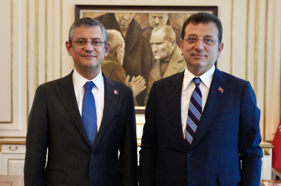 Özgür Özel'den tepki çeken fetih paylaşımı: İmamoğlu’nu Fatih ve Atatürk’le aynı kareye koydu!