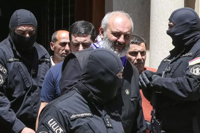 Ermeni Apostolik Kilisesine ''darbe'' operasyonu