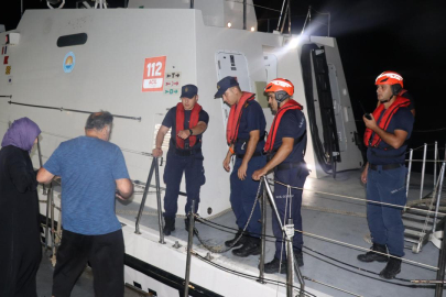 Gökçeada ve Bozcaada'daki hastaların yardımına Sahil Güvenlik yetişti