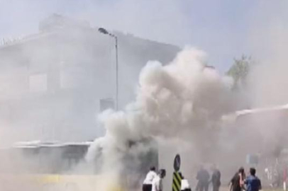 Sancaktepe'de seyir halindeki İETT otobüsü yandı