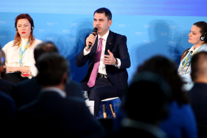 Bakan Kurum, Türkiye'nin "Asrın İnşa Seferberliği"ni dünyaya anlattı