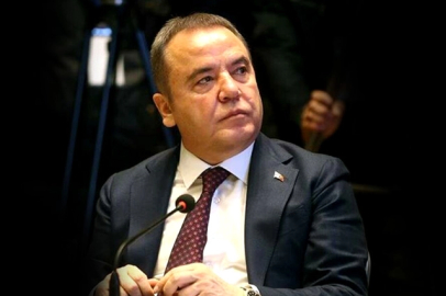 Muhittin Böcek hastaneye kaldırıldı