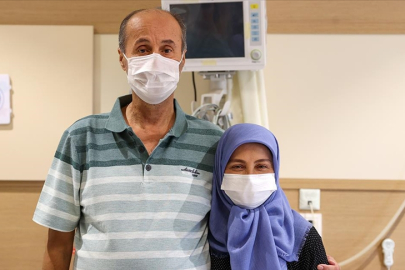 Böbrek nakli bekleyen kardeşlerin yüzü bir ay arayla aynı hastanede güldü