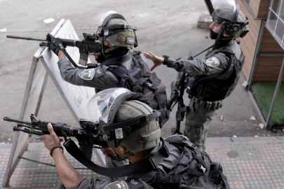 Katil İsrail askerleri, yardım bekleyen Gazzelilere ateş açtığını itiraf etti