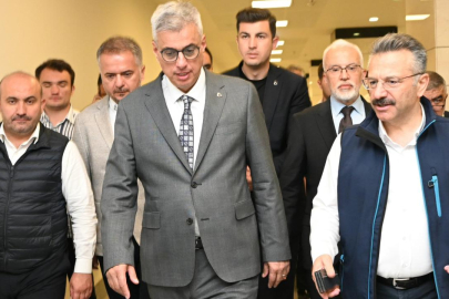 Bakan Memişoğlu, yaralanan orman işçisini hastanede ziyaret etti