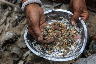 Gazze'deki Hükümet: İsrail'in aç bırakma ve kaos politikası nedeniyle yardım tırları hedef alınıyor