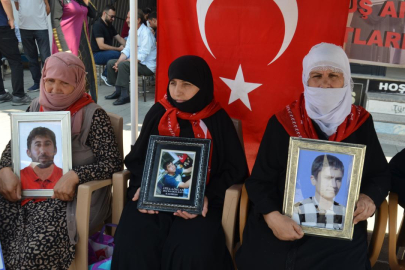 Muşlu aileler evlat nöbetini sürdürdü