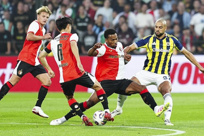 Fenerbahçe, Feyenoord'a yenildi! 2-1
