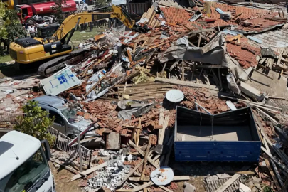 Balıkesir'deki depremde yıkılan binaya soruşturma! 2 kişi gözaltına alındı