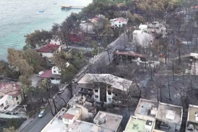 Alevlerle mücadele sürüyor! Villalar kül oldu