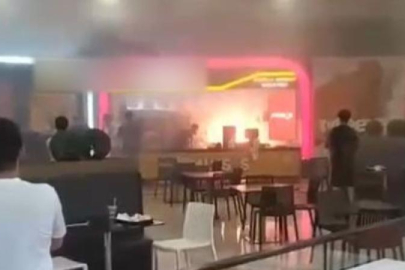 Beylikdüzü'ndeki bir AVM'de yangın çıktı