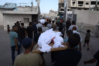 Soykırımcı İsrail karadan ve denizden Gazze'ye saldırdı! Çok sayıda şehit var