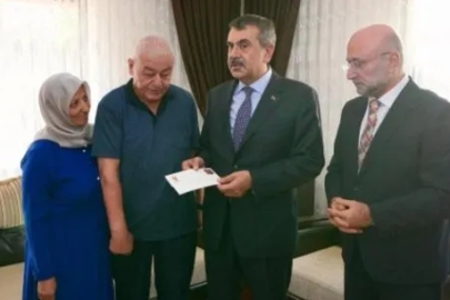 Bakan Tekin Erdoğan’ın mektubunu şehit ailesine teslim etti
