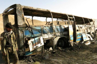 Göçmenleri taşıyan otobüs kaza yapıp alev aldı: 71 ölü