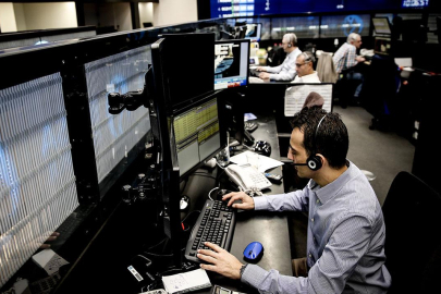 Borsa haftanın son işlem gününe rekorla başladı