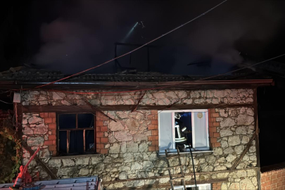 Kütahya'da bir köyde yangın çıktı: 4 ev kullanılamaz hale geldi