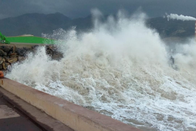 Sakarya ve Düzce'de kırmızı bayrak alarmı: Denize girişler yasak