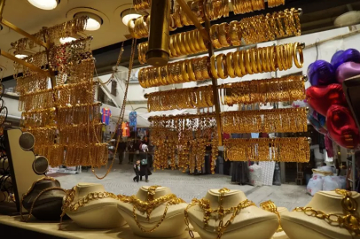 Ticaret savaşı çanları yeniden çaldı: Yatırımcı altına koştu