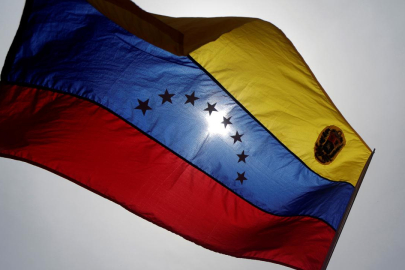 Venezuela, Kolombiya sınırına 15 bin güvenlik gücü yerleştirecek