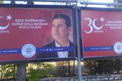 Atatürk'ü gizleyip kendi reklamını yaptı! CHP'li başkanın afişi tepki topladı