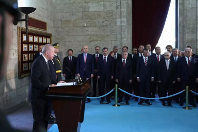 Devlet Erkanı Anıtkabir'de... Cumhurbaşkanı Erdoğan: Emanetiniz emin ve ehil kadrolarda