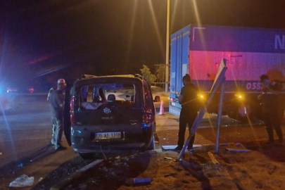 Manisa'da kamyonla hafif ticari aracın çarpıştığı kazada 1 kişi öldü, 8 kişi yaralandı